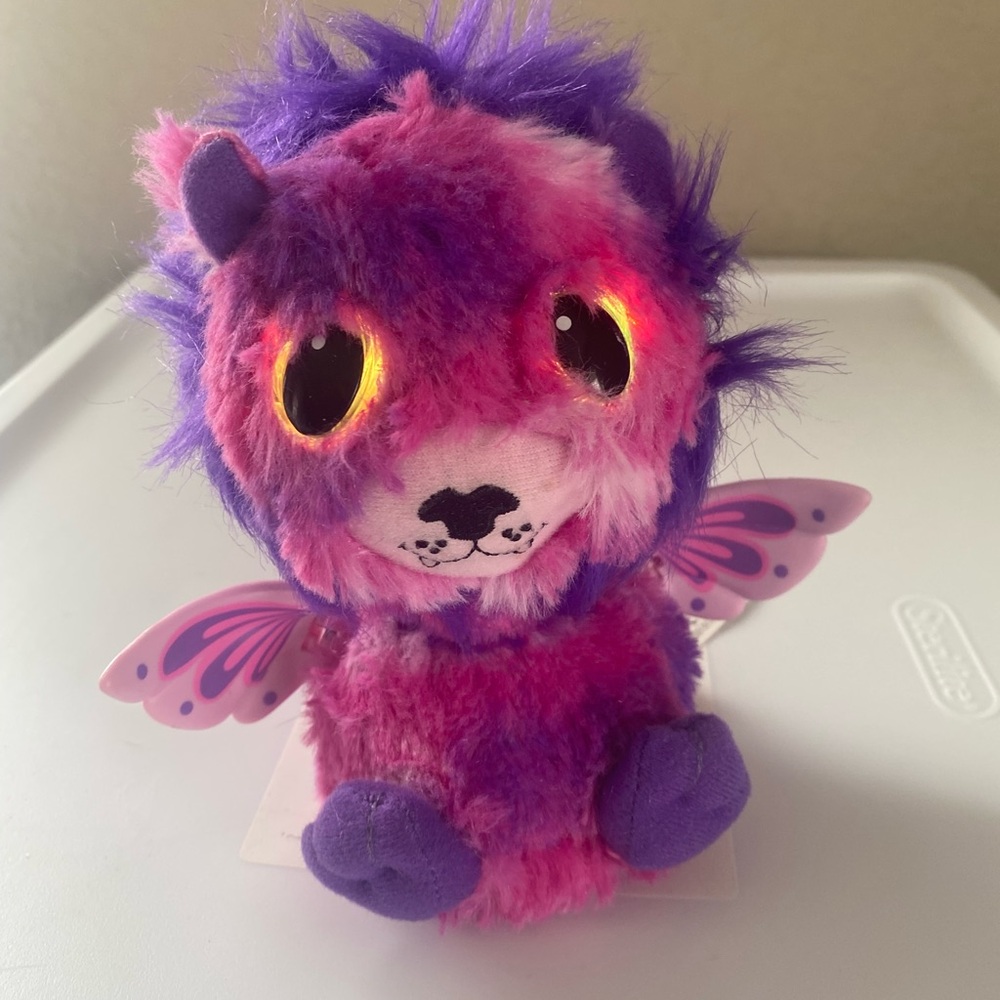 Hatchimals purple Lion light up interactive toy Wings Works Eyes Change Color